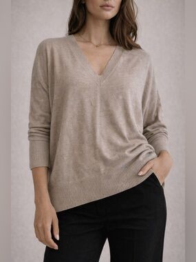 Banana Republic Silk & Cashmere Blend V-Neck Sweater Taupe Quiet Luxury Size L